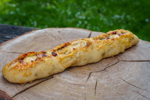 Boulangerie Chez Charles - La Baguette pain au lard et noix